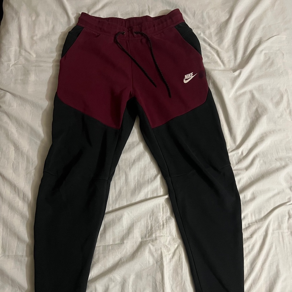 Nike tech fleece pants
